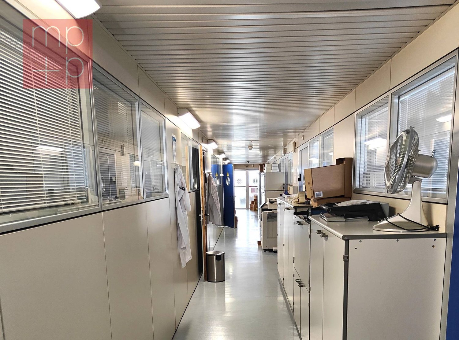 Commerce de 1324m²