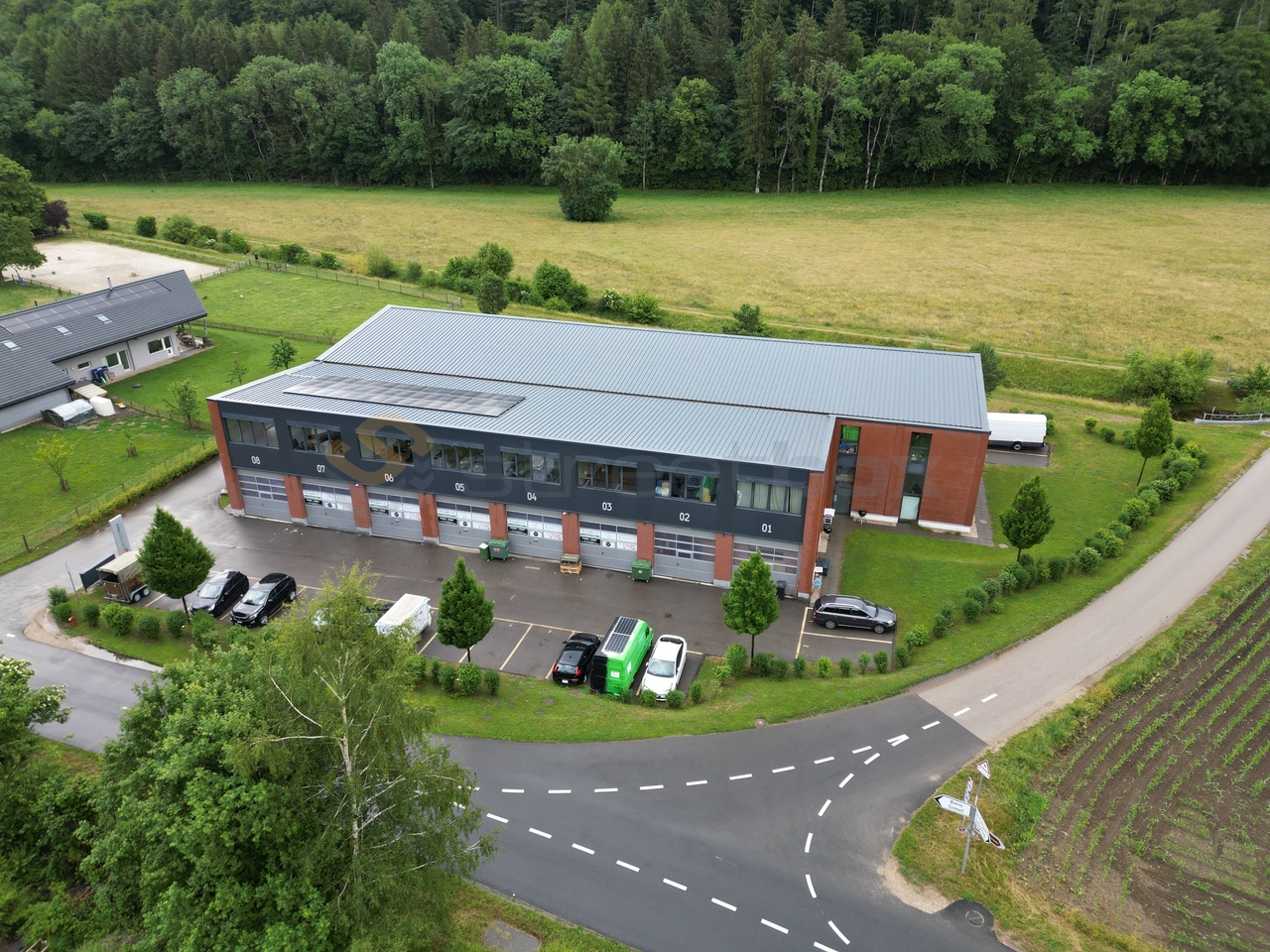 230m² commercial, photo 1 sur 3