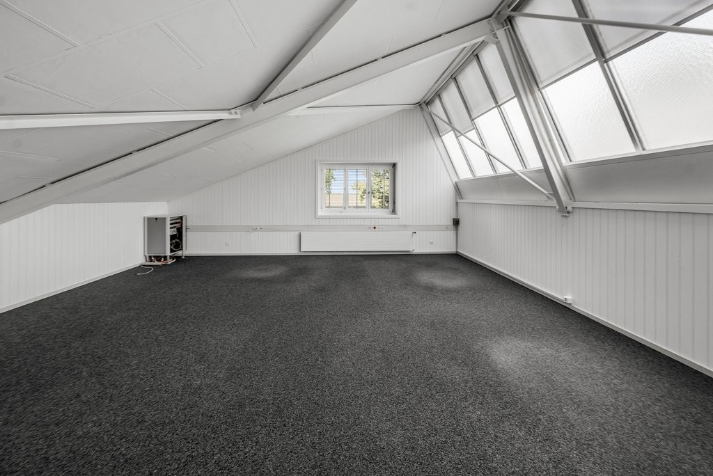 68m² bureau, photo 3 sur 8