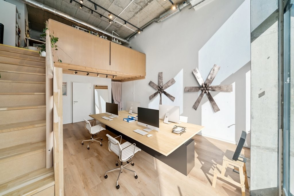 65m² shop