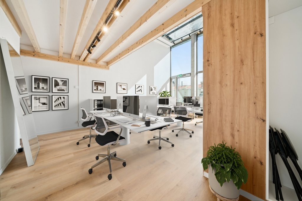 65m² shop