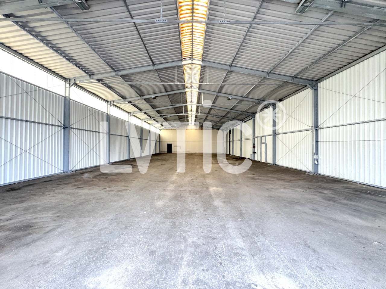 600m² storage room, photo 1 sur 6
