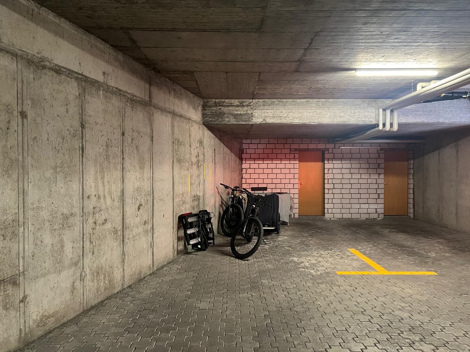 Place en sous-sol, photo 1 sur 2