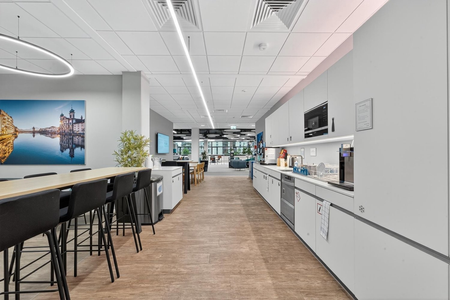 1600m² de bureaux