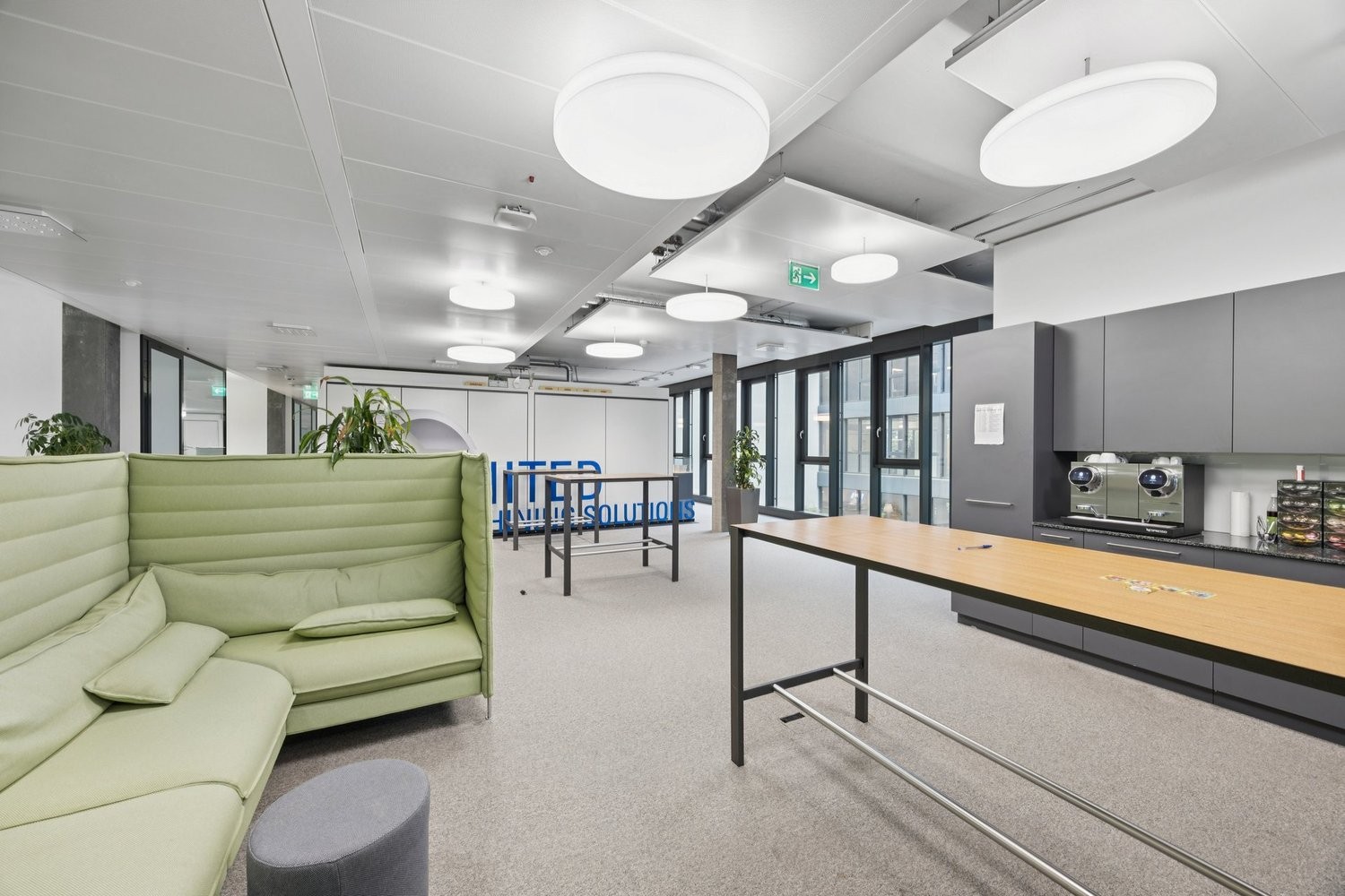 Bureaux de 1048m²

À Wankdorf, dans un emplacement privilégié, nous louons dès maintenant ces locaux de bureaux attractifs dans un immeuble de bureaux moderne

- aménagement locatif parfaitement équipé, qui peut être partiellement repris après consultation
- grandes façades vitrées
- cuisine équipée, photo 1 sur 5