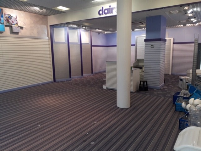 166m² shop