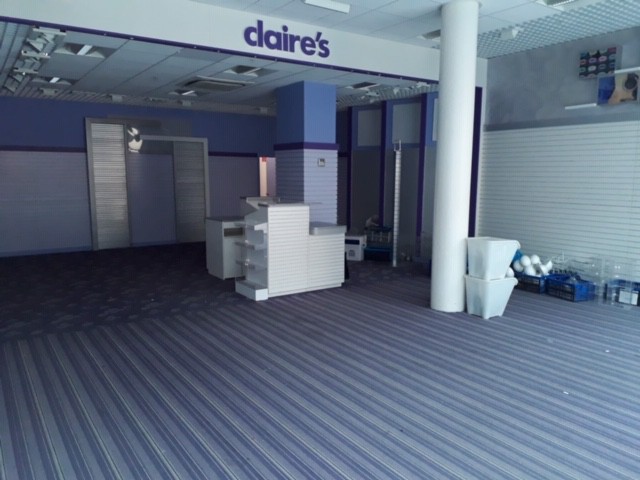 166m² shop