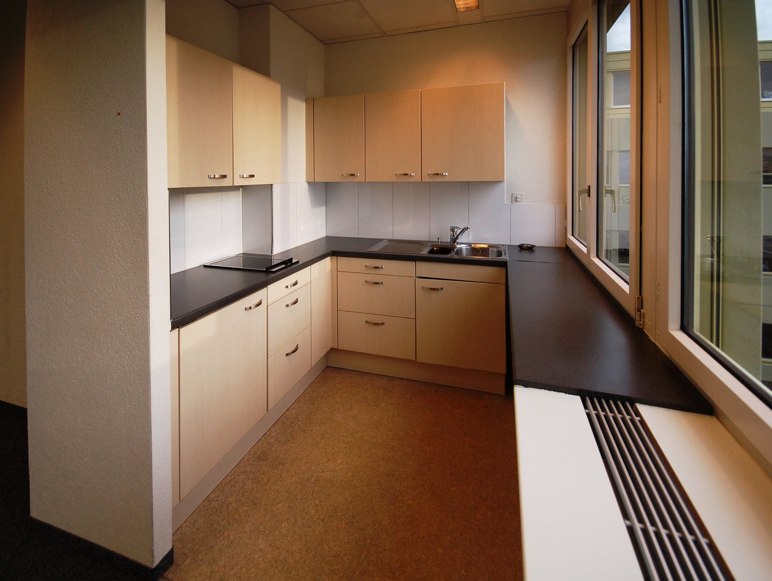 331m² office