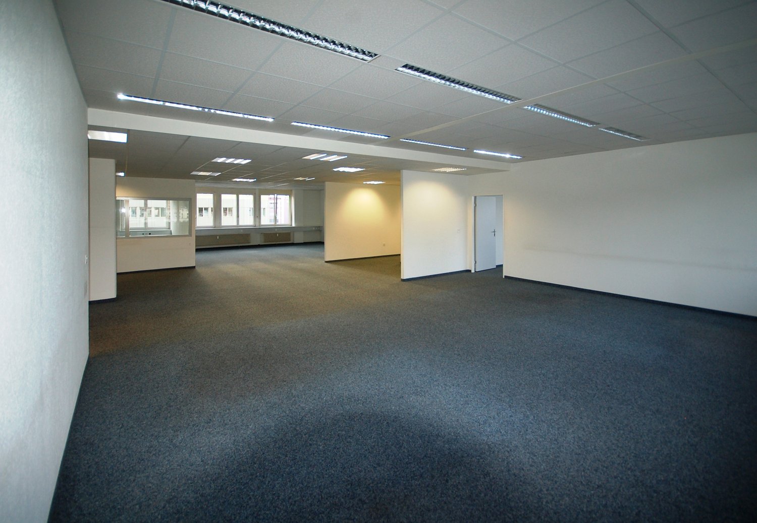 331m² office