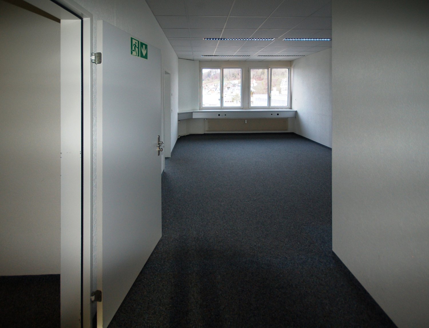 331m² office