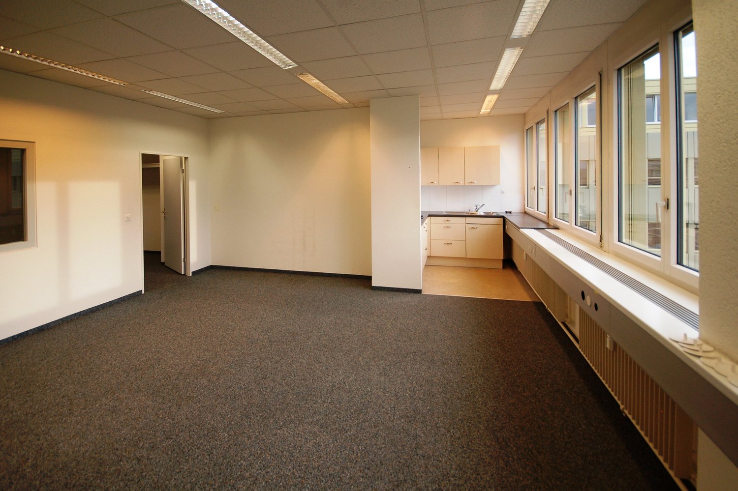 331m² office