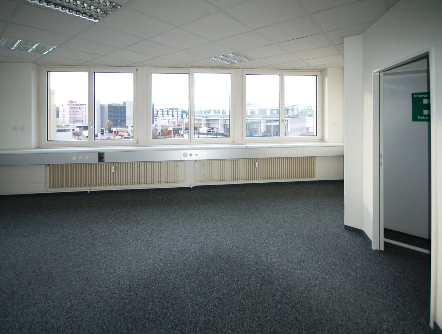 331m² office
