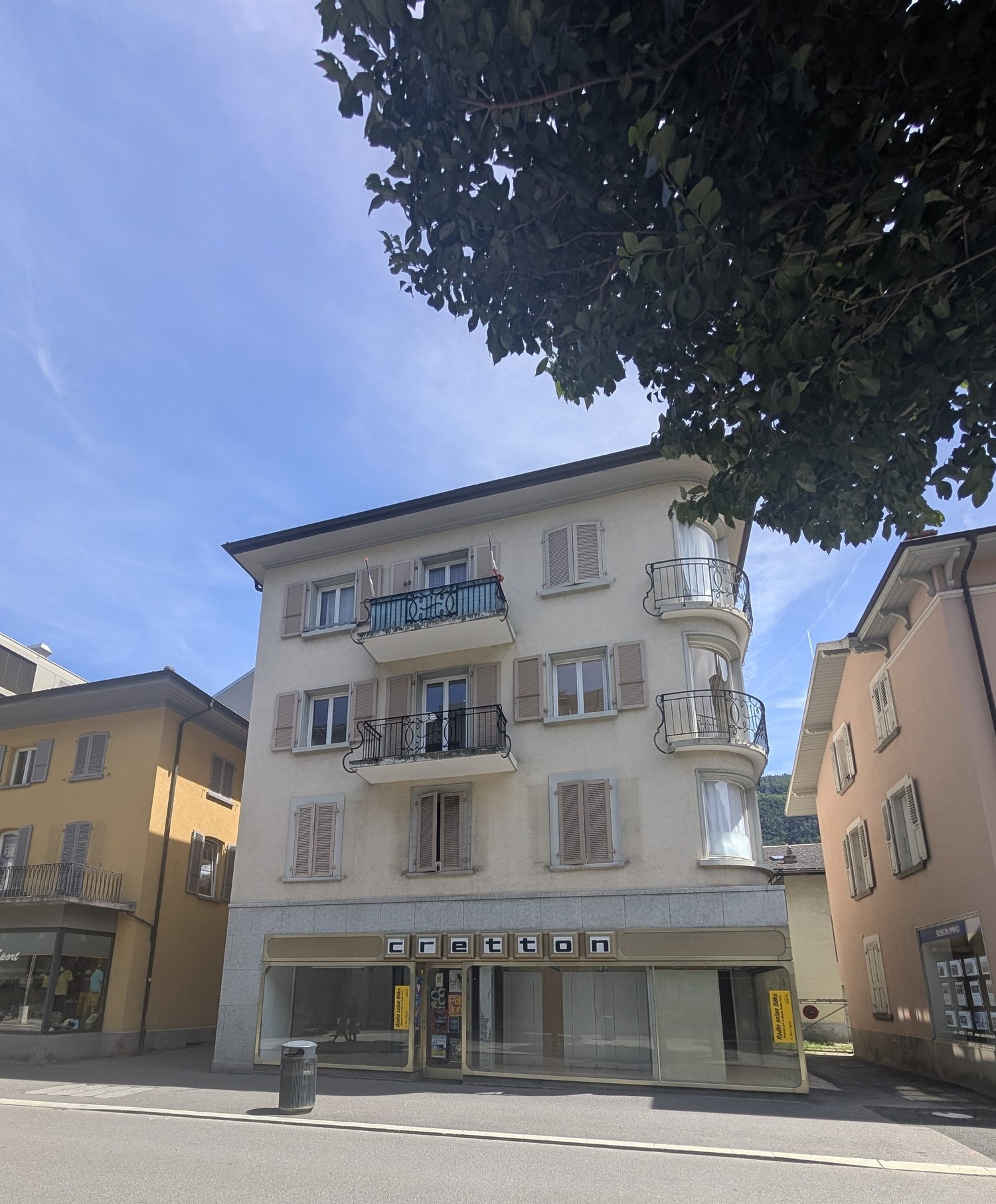 229m² commercial