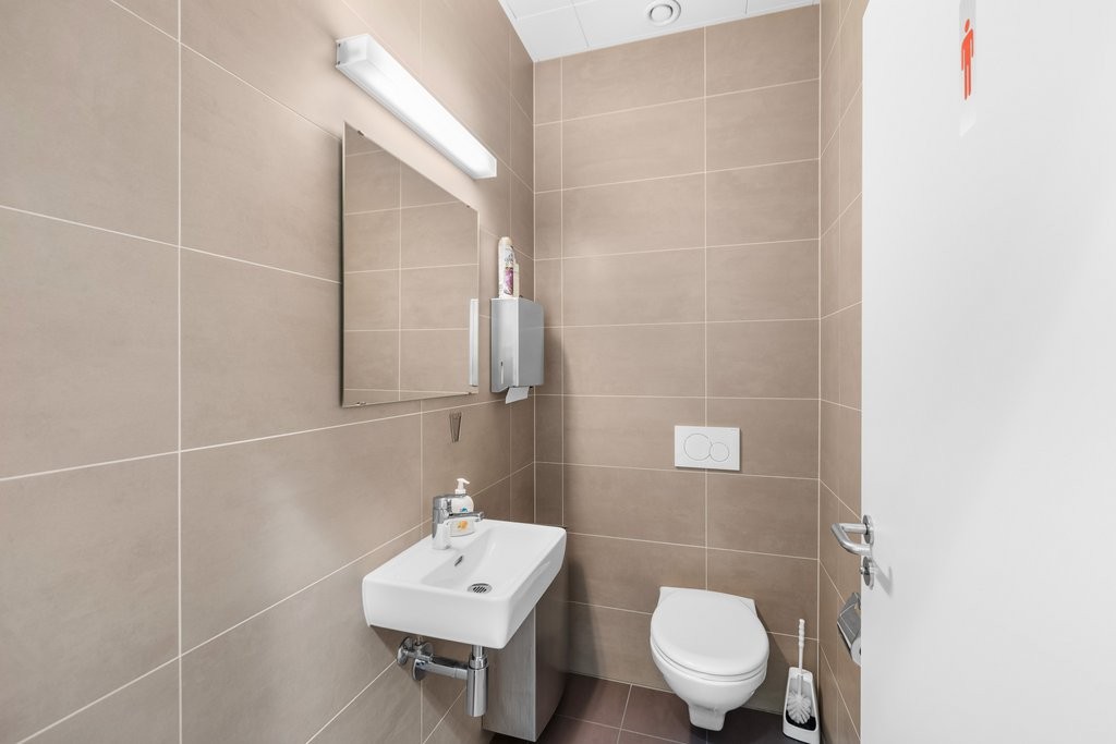 105m² commercial, photo 9 sur 10
