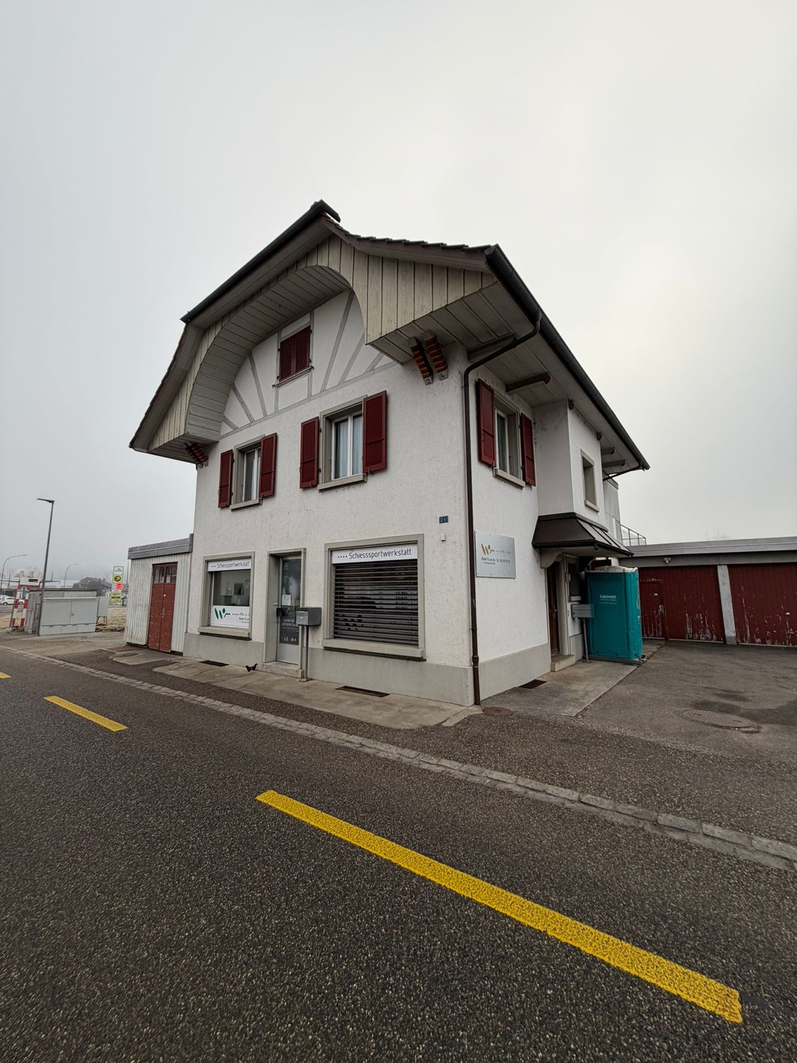 Magasin de 240m², photo 1 sur 10
