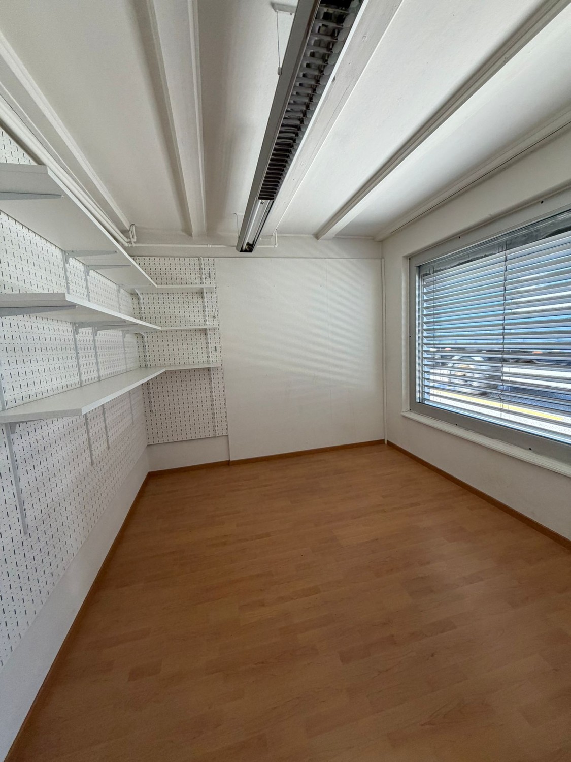 Magasin de 240m², photo 6 sur 10