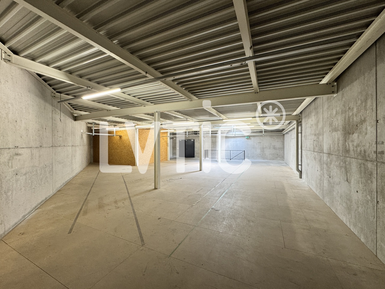 1000m² advertising area
