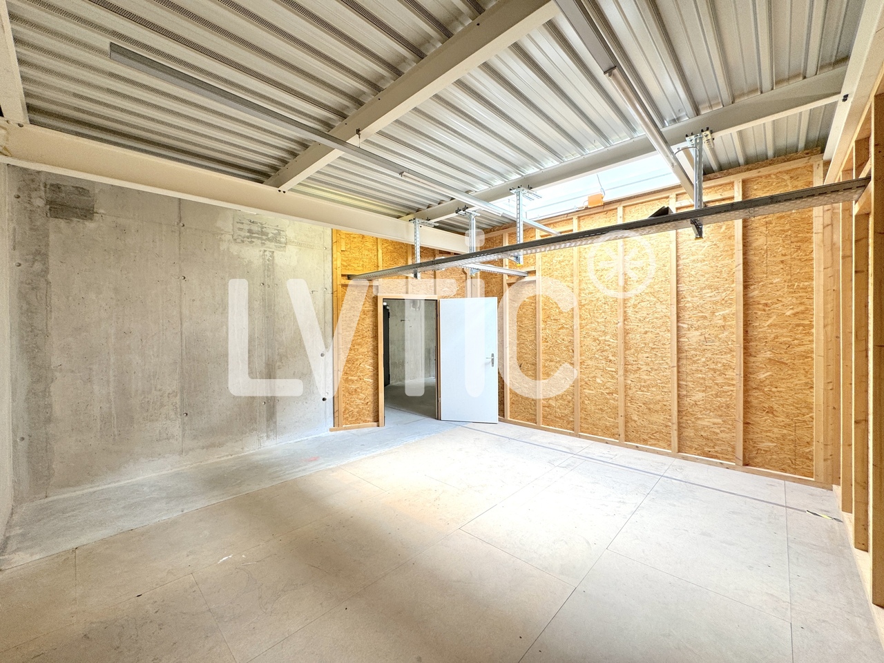 1000m² advertising area