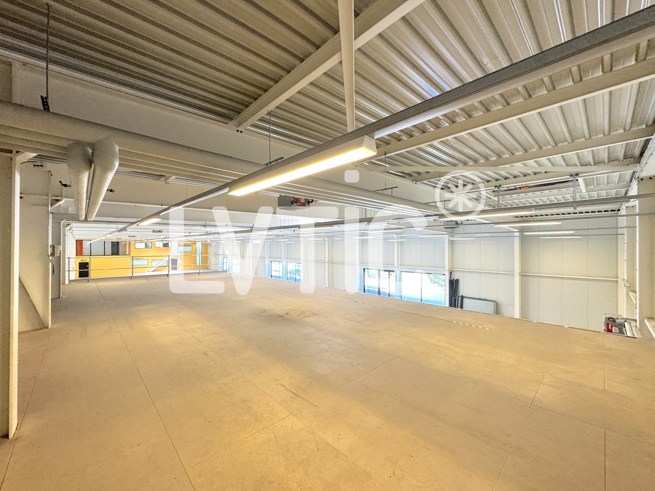 1000m² advertising area