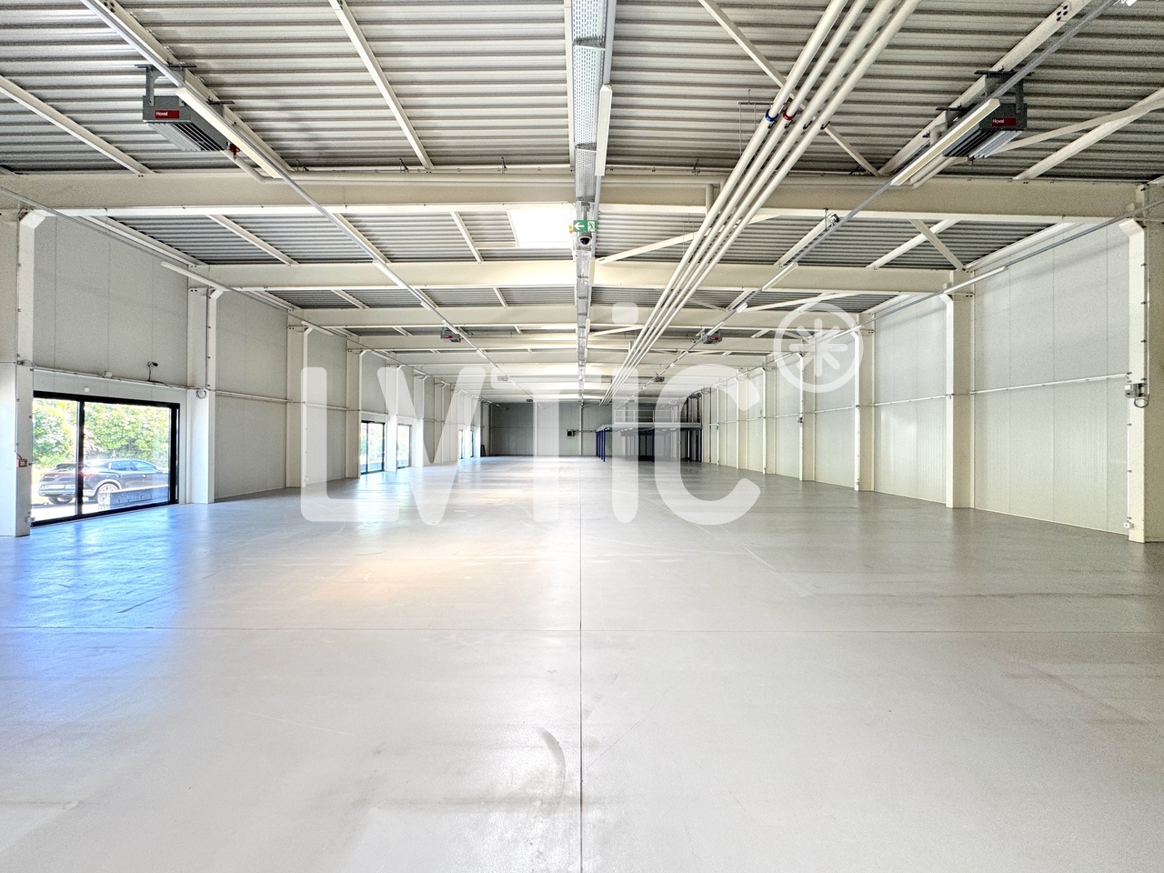1000m² advertising area
