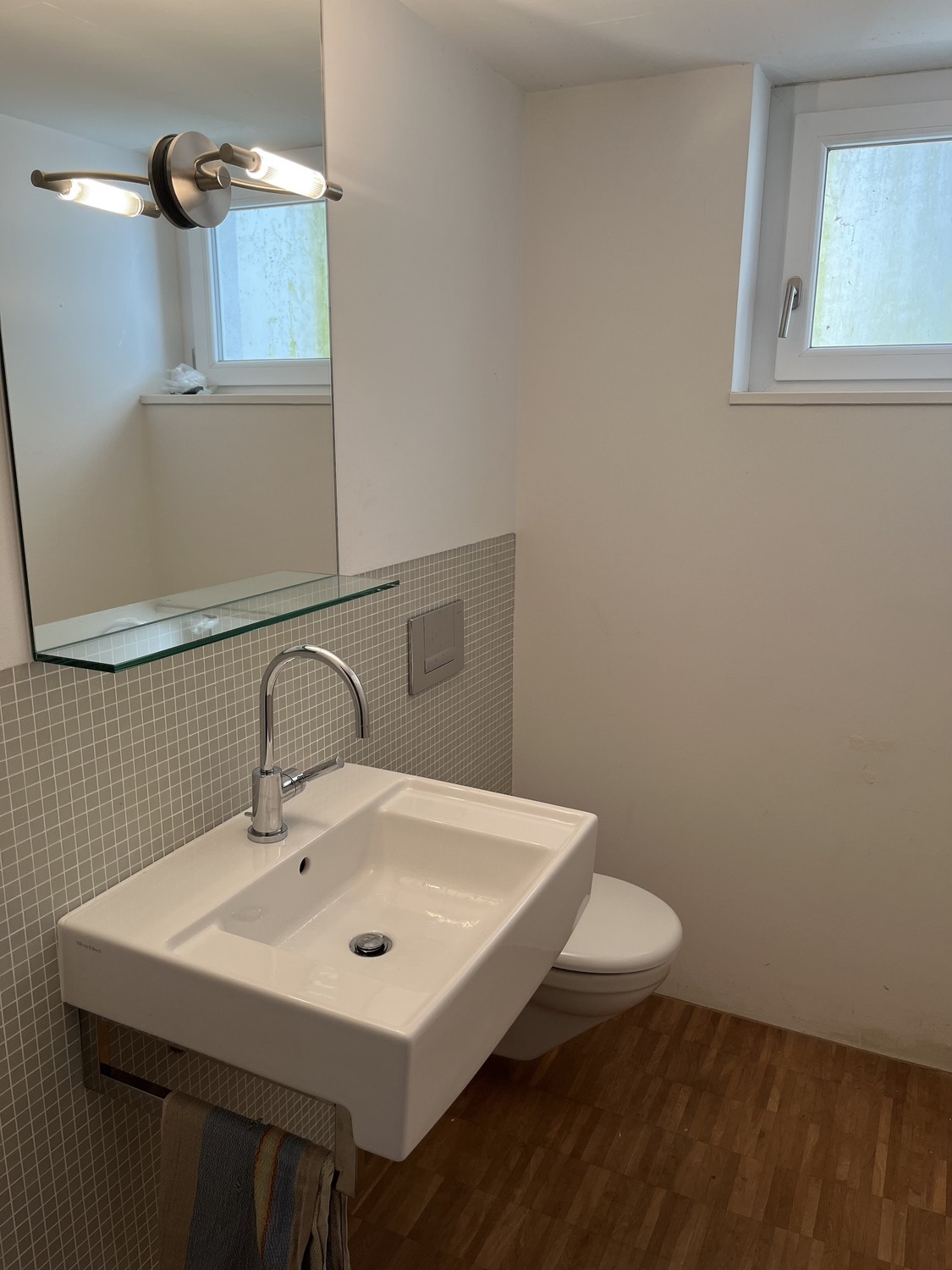 45m² commercial

Atelier, salle de mouvement ou de loisirs, idéal pour le yoga, le pilates, le sport ou autre. 

La pièce se situe au sous-sol d'une maison individuelle, mais bénéficie de la lumière du jour, de fenêtres ouvrantes et d'une entrée propre. Avec chauffage, électricité, parquet, petite c