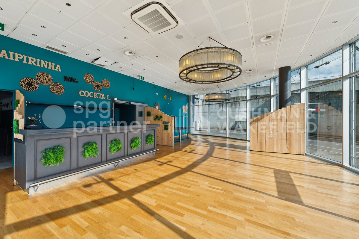 548m² commercial, photo 2 sur 7