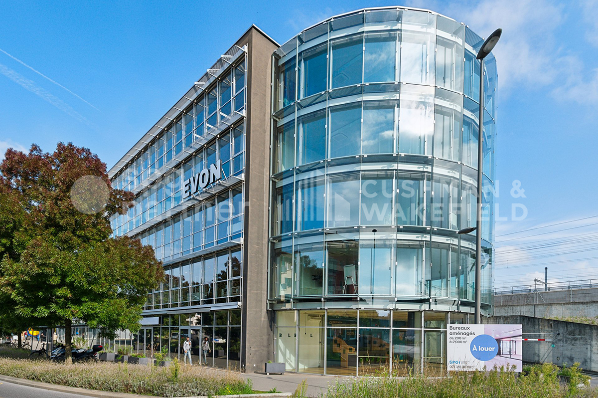 548m² commercial, photo 1 sur 7