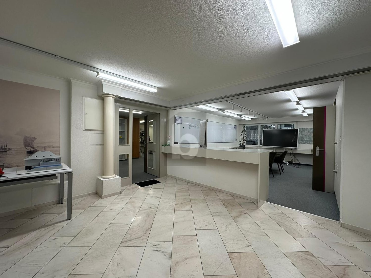 74m² bureau, photo 1 sur 4