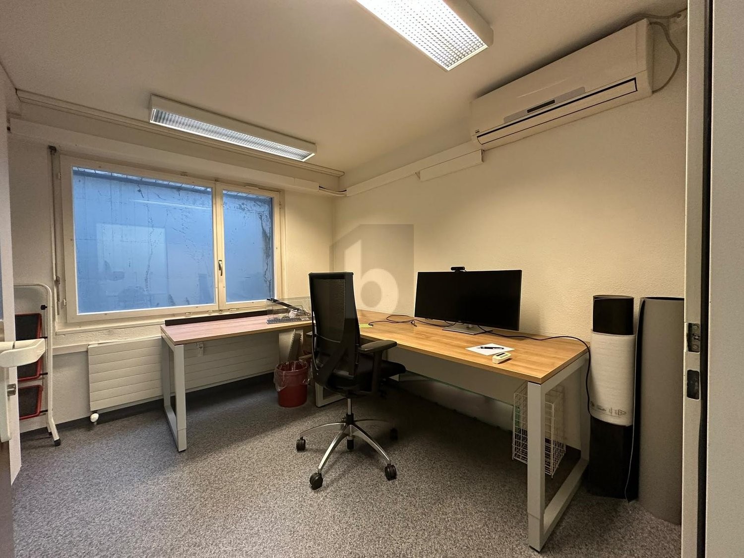 74m² bureau, photo 3 sur 4
