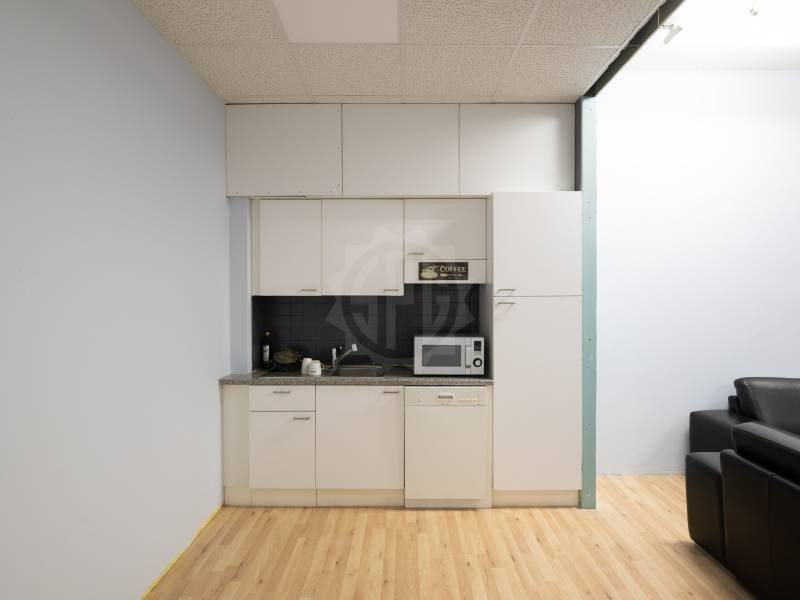 348m² office