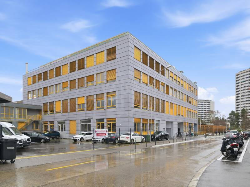 348m² office