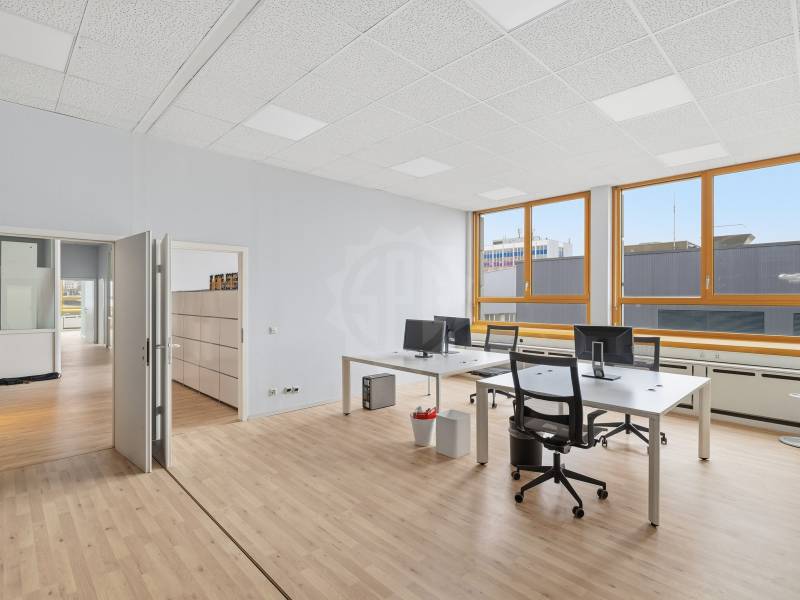 348m² office