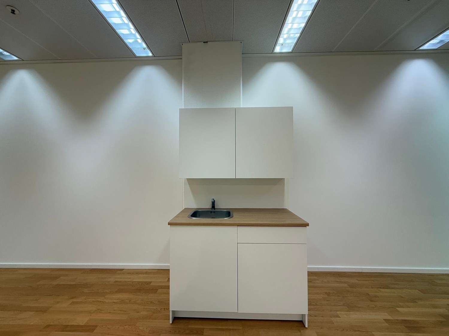 95m² office, photo 2 sur 3