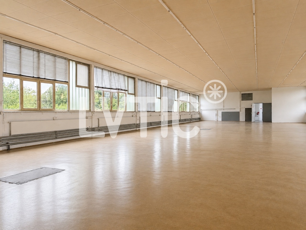 1240m² storage room
