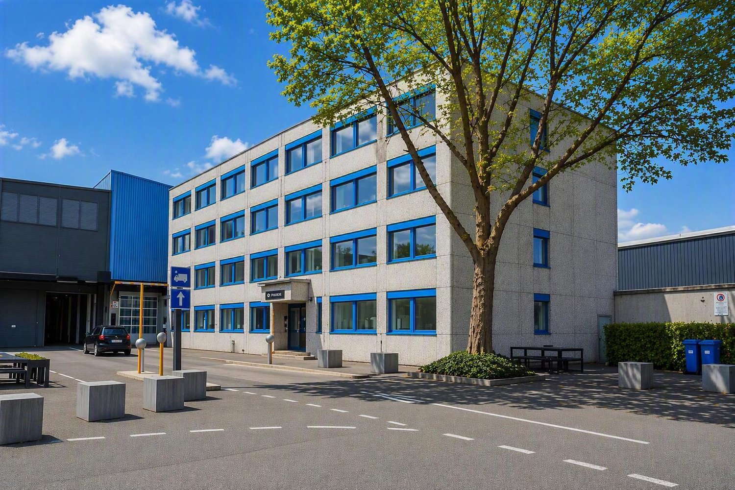 Bureau de 164m², photo 1 sur 8