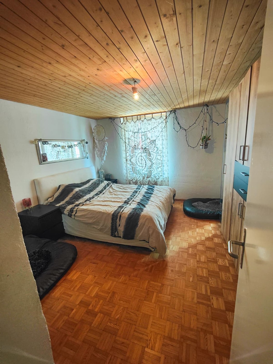 Recherche de locataire de remplacement – l'appartement au charme particulier !

Dès le 1er novembre, nous recherchons un locataire de remplacement pour notre magnifique et particulière appartement de 5.5 pièces en bâtiment ancien sur deux étages, qui séduit par son caractère unique.

L'essentiel en 
