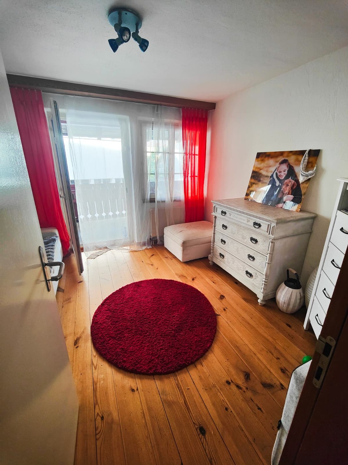 Recherche de locataire de remplacement – l'appartement au charme particulier !

Dès le 1er novembre, nous recherchons un locataire de remplacement pour notre magnifique et particulière appartement de 5.5 pièces en bâtiment ancien sur deux étages, qui séduit par son caractère unique.

L'essentiel en 