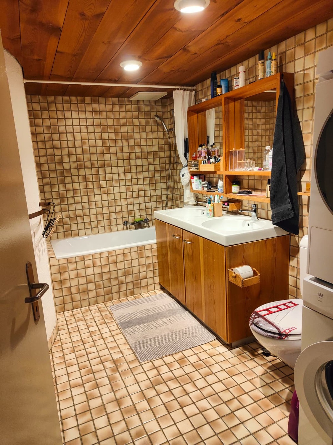Recherche de locataire de remplacement – l'appartement au charme particulier !

Dès le 1er novembre, nous recherchons un locataire de remplacement pour notre magnifique et particulière appartement de 5.5 pièces en bâtiment ancien sur deux étages, qui séduit par son caractère unique.

L'essentiel en 