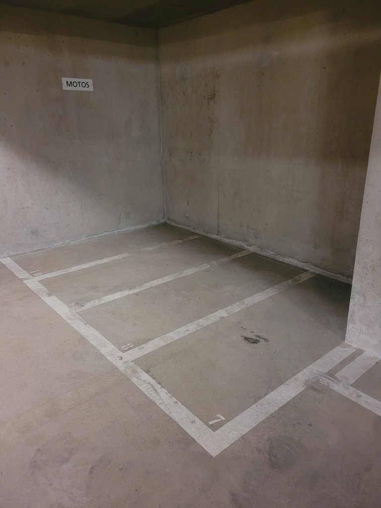 Covered bike parking, photo 3 sur 3