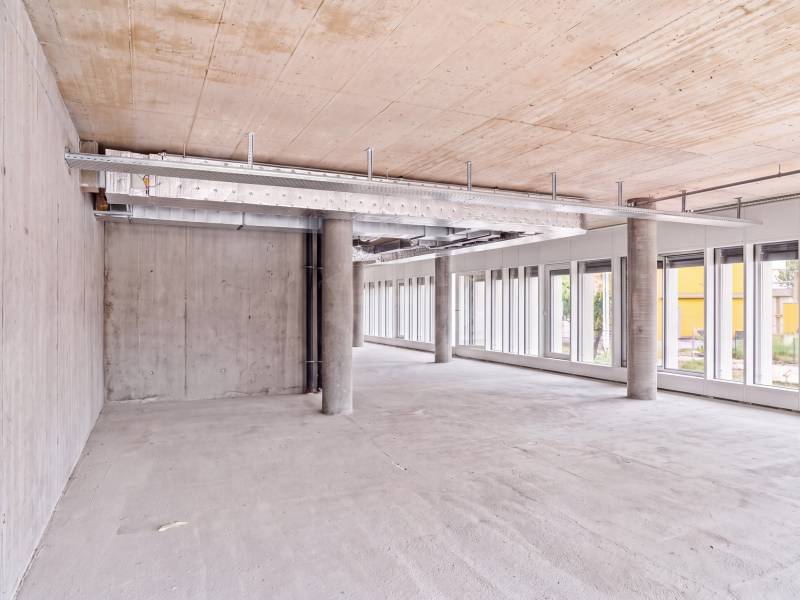 273m² office