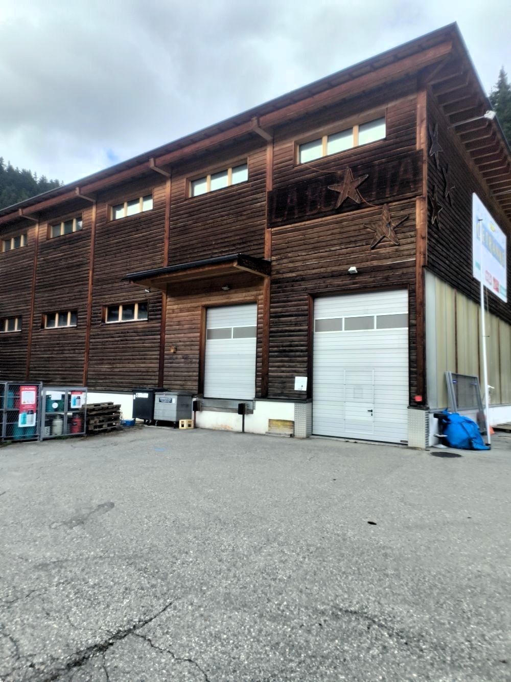 536m² commercial, photo 1 sur 6