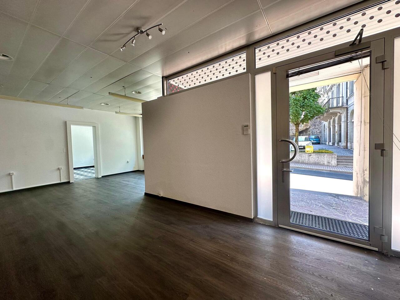 130m² commercial, photo 2 sur 5