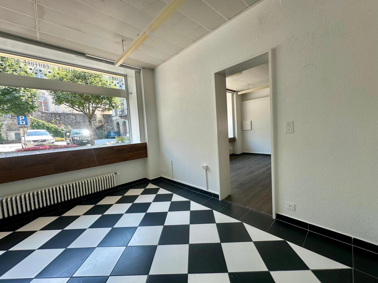 130m² commercial, photo 4 sur 5