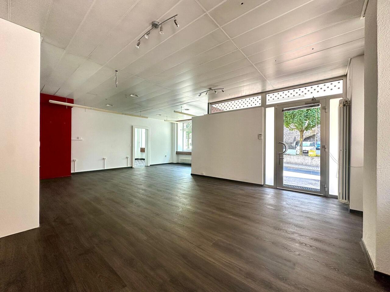 130m² commercial, photo 3 sur 5