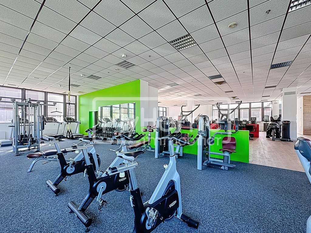 967m² shop, photo 1 sur 10