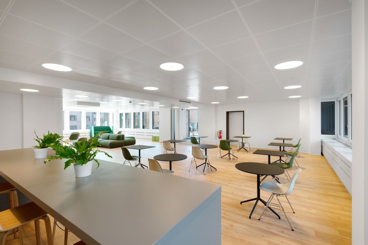 765m² bureau