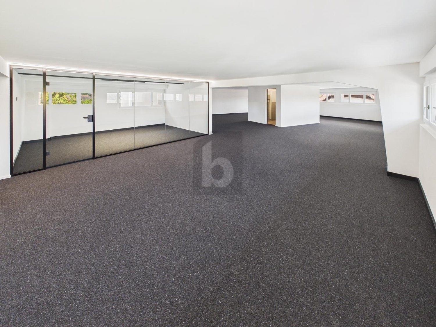 Bureau de 192m², photo 2 sur 4