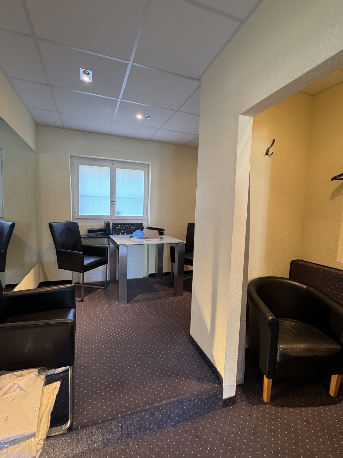 95m² commercial