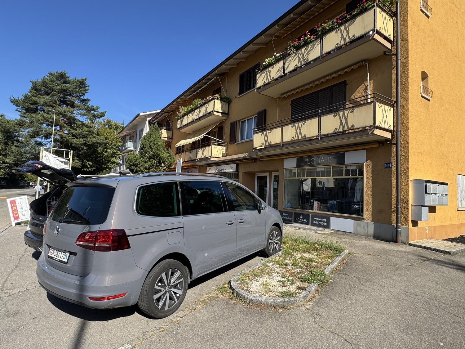 95m² commercial
