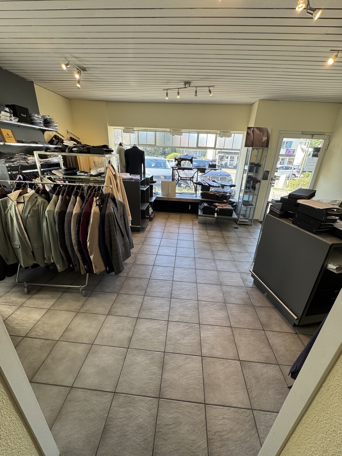 95m² commercial